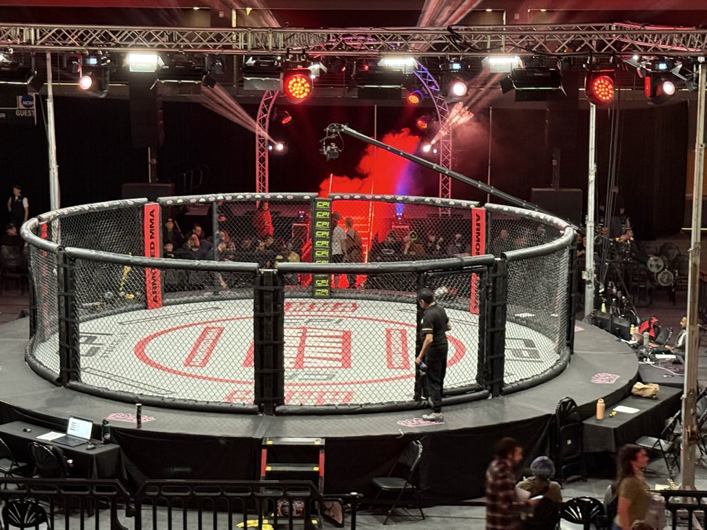 VirgisViews's tweet photo. At AMMA!!!!!!! ⚔️
All our favorite fighters are fighting tonight! 🔥
#Buhurt #AMMA #ArmoredCombat https://t.co/dsCai4qiyB