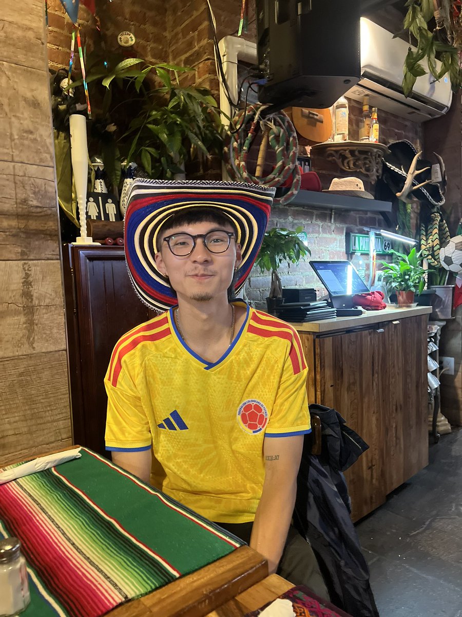 tinydoot's tweet photo. Turned my friends Colombian today. https://t.co/TXOqVzIIq6