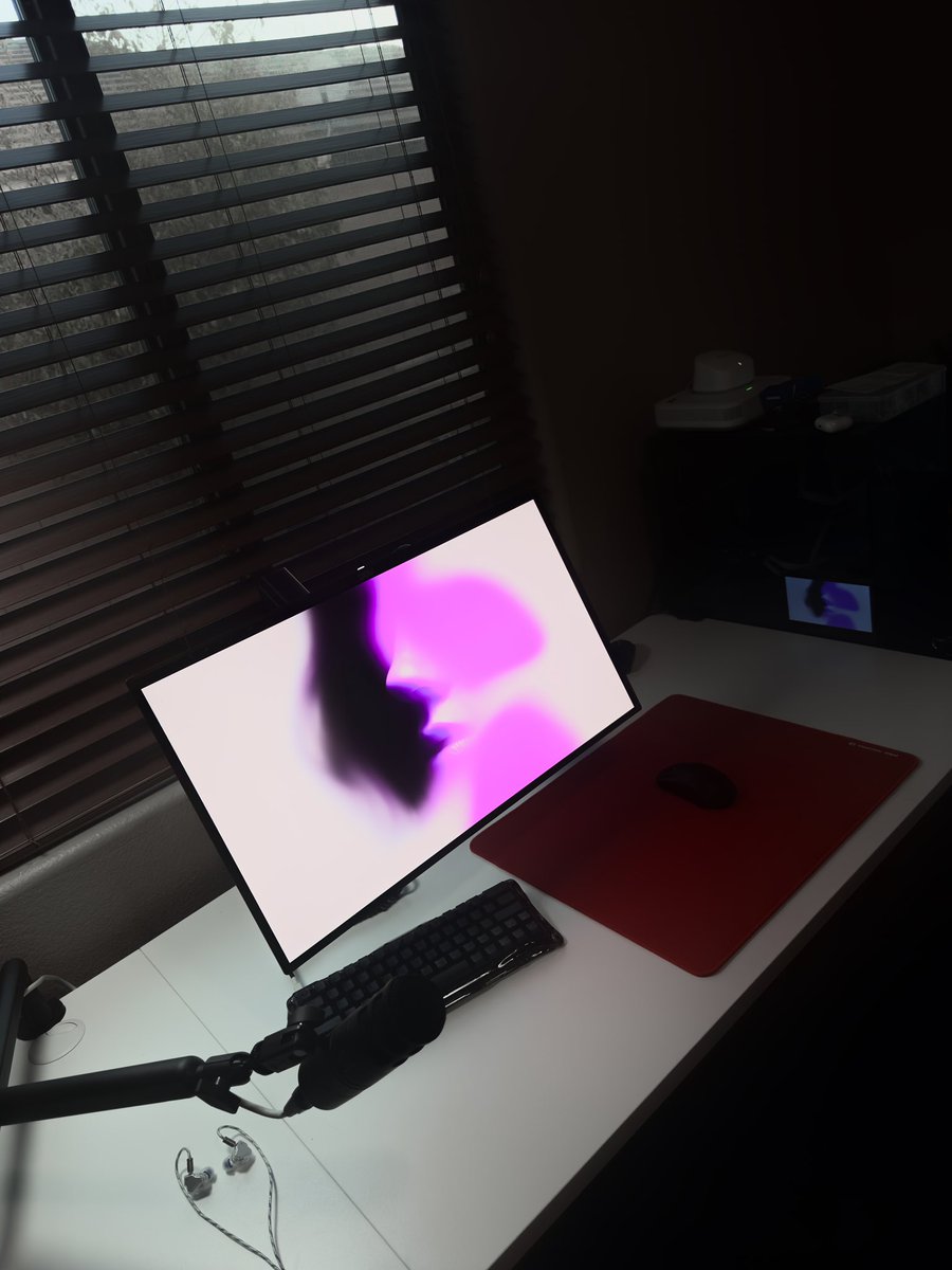feltabsence's tweet photo. #pc #compsetup #desksetup https://t.co/OIukeXWEu9
