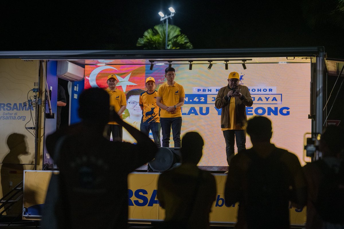 partibersamamy's tweet photo. Mereka datang daripada pelbagai kaum tetapi mereka berkongsi satu keyakinan yang sama.

Bahawa politik mesti kembali berkhidmat kepada rakyat.

Selaras dengan komitmen BERSAMA terhadap ketelusan, kesemua calon telah mengisytiharkan harta masing-masing. https://t.co/I2Fzz5tULM