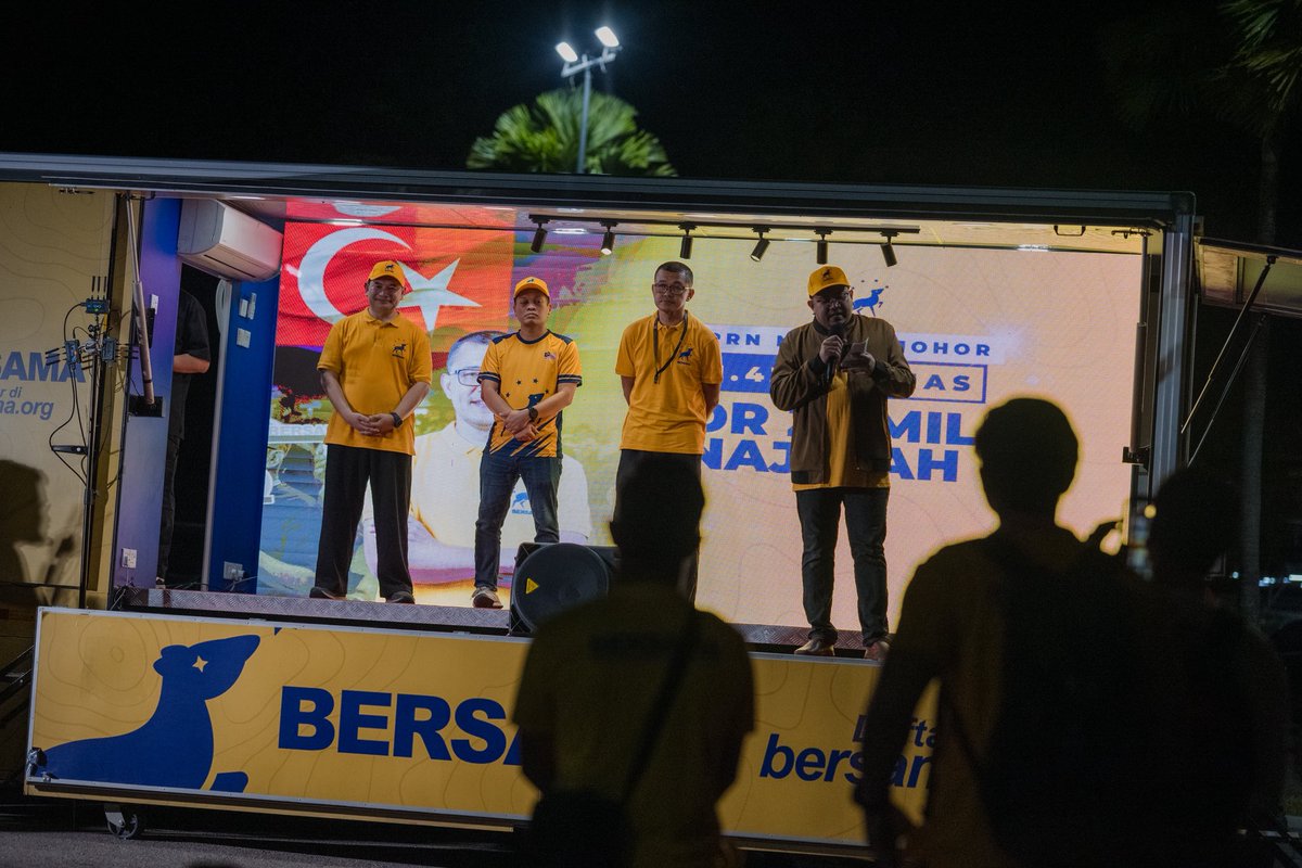 partibersamamy's tweet photo. Mereka datang daripada pelbagai kaum tetapi mereka berkongsi satu keyakinan yang sama.

Bahawa politik mesti kembali berkhidmat kepada rakyat.

Selaras dengan komitmen BERSAMA terhadap ketelusan, kesemua calon telah mengisytiharkan harta masing-masing. https://t.co/I2Fzz5tULM