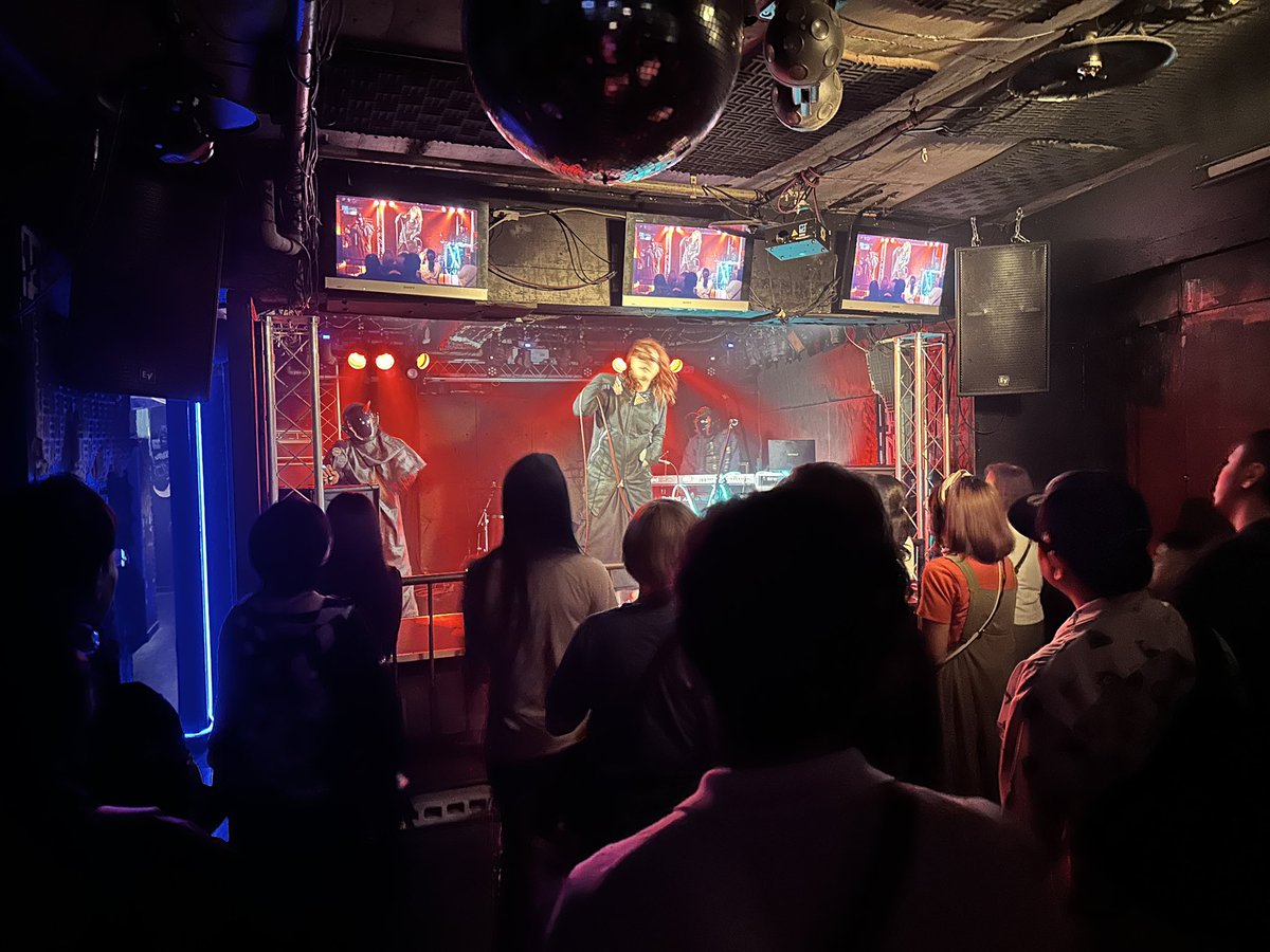 yagamix77's tweet photo. 昨日は3組共に未来に向けて動いてる感じが伝わってきて凄く良かった。前を向いてる人間のパワーは強い！3組共これからの活躍が楽しみです！良い夜をありがとうございました✨
#彩乃 (#REDFLAREUNDERCOVER)
#WAYDOTHRU (#AFTERBEAT)
#JACKITOUT (#TIGHTROPE) https://t.co/KHsduSk9lq