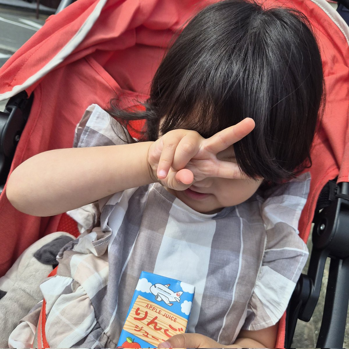 37mbg7's tweet photo. 朝５時出発で福岡にきました✈️✨めちゃめちゃ眠い！！😂
小車のリーグ戦の待ち時間、なにしていいかわからず知らない街をウロウロしてます😳
移動中ずっと寝ていた娘様は、わたしと違ってとっても元気！！ https://t.co/hBf3iy37fq