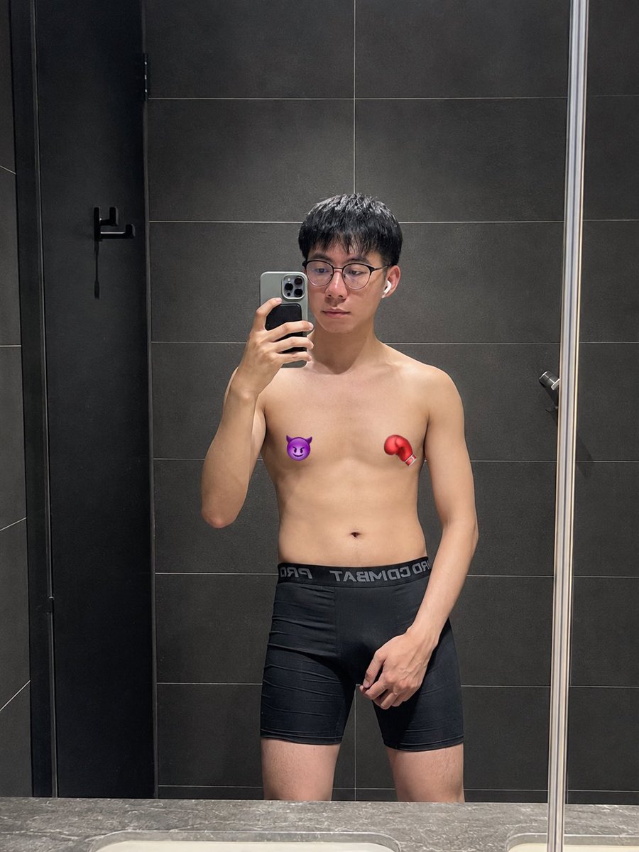 archiikjd's tweet photo. ใส่ตัวนี้ตัวเดียว ผมไม่ใส่ กกน  😂 https://t.co/P9GvqpopgH