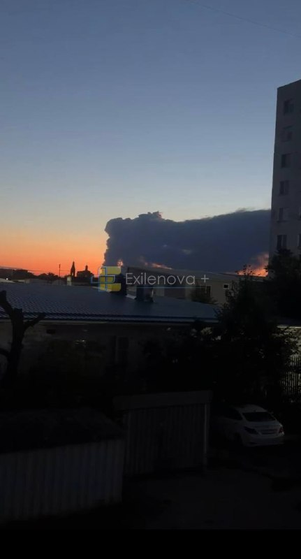 Osinttechnical's tweet photo. Russia's Slavyansk-na-Kubani oil refinery continues to burn out of control, with the morning sun revealing a massive smoke plume. 

The burning refinery also appears to have overloaded the fire monitoring sensor on NOAA-21. https://t.co/pxT2CjysW3