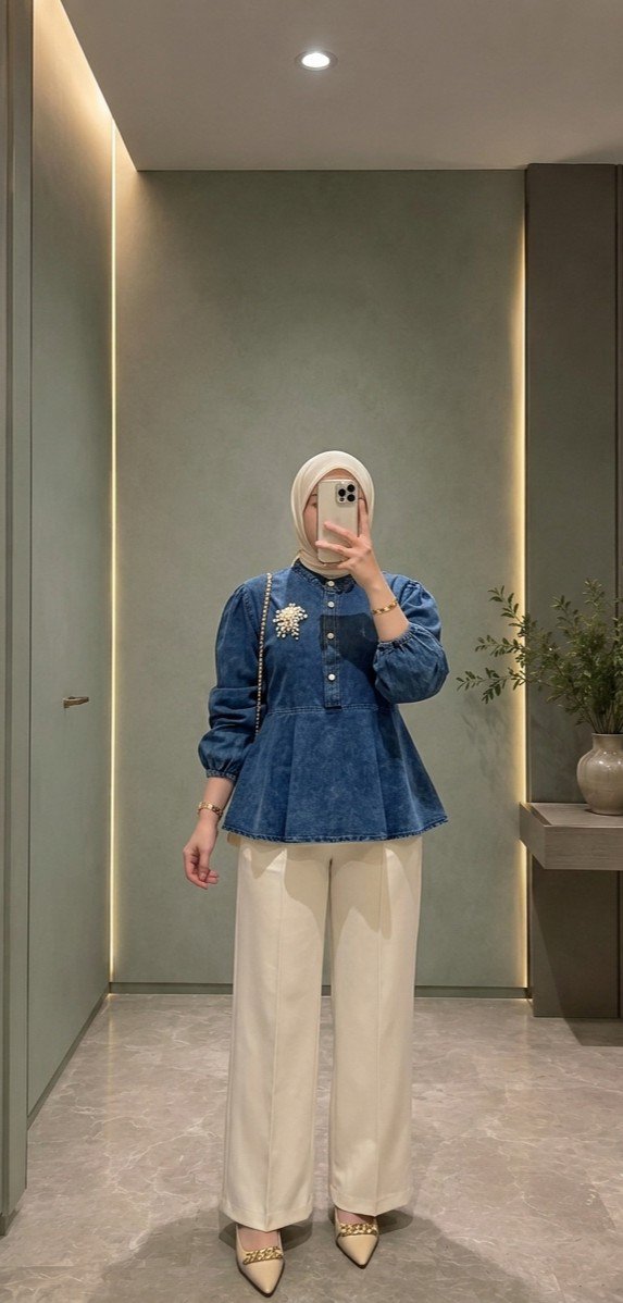 MeAchaa__'s tweet photo. STOP!! Jangan di-skip dulu😭 Atasan denim secantik ini bikin semua outfit naik level. Dipaduin sama apa aja tetep manis!🤍 https://t.co/R2PASLk2m3