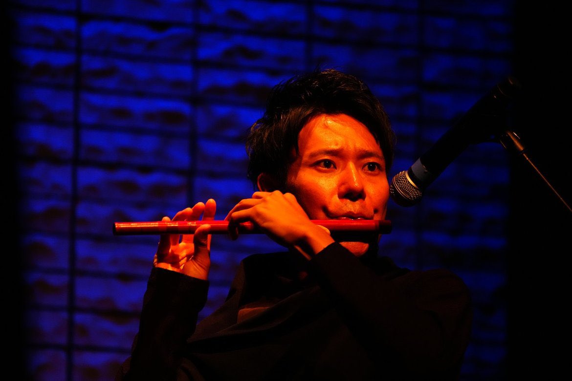 hidetoshi_sai's tweet photo. #鼓劇「雨と蛙と龍の國」 ご来場ありがとうございました！
演出を務めた塩見くんが彩る雨の國！お楽しみいただけましたか？？

私は劇を陰から支える演奏役、と見せかけての闇龗神様を支えるカゲ役として出演！

我が主の力のもとにひれ伏すがよいー！！ https://t.co/ctLy3Rd7NB