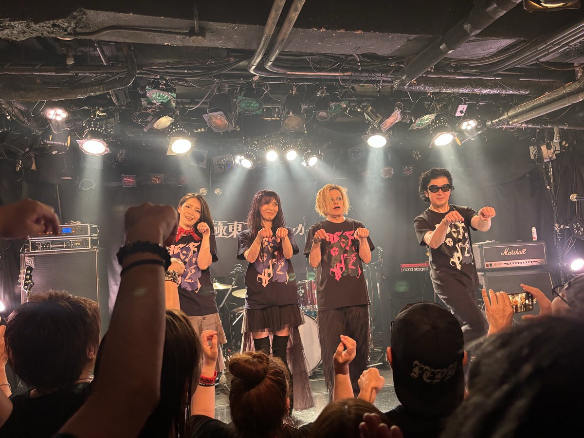 kengo_shiroyama's tweet photo. 昨夜の極東ファロスキッカー独演会。
KOSMOLOGYの新作曲、名曲揃い！
「人間には寿命があるけど音楽は永遠」
「一日一日が本当に大事だと感じる」
という宙也さんのメッセージに思わず感涙🥲
皆で盛り上がって最高の夜でした🎶
#極東ファロスキッカー
#ファロスキ
#宙也
#榊原秀樹
#ERY
#ムカイレイコ https://t.co/JK3zaX07cd