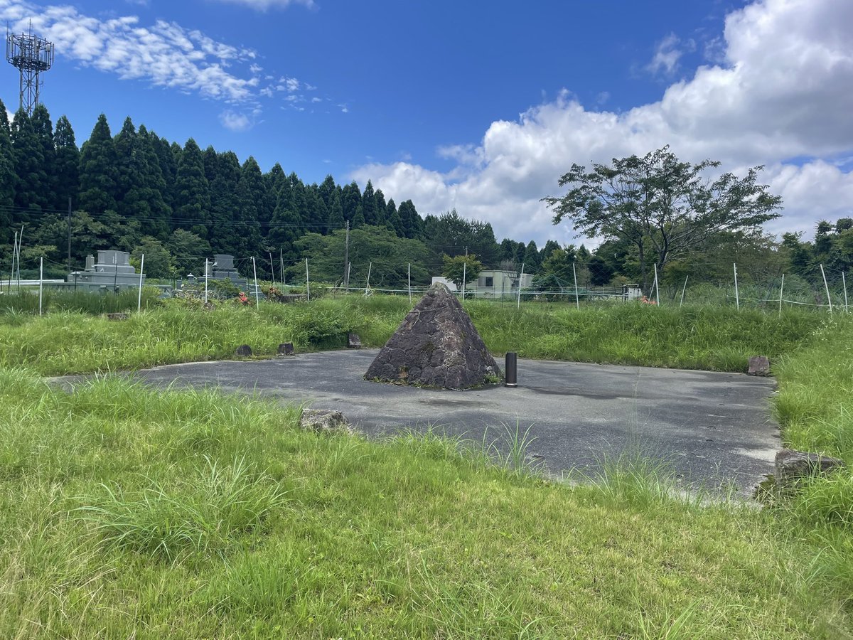 yoshertk's tweet photo. ストーンサークルで
パワーcharge❗️😊👍 https://t.co/SeN8Xe0W27