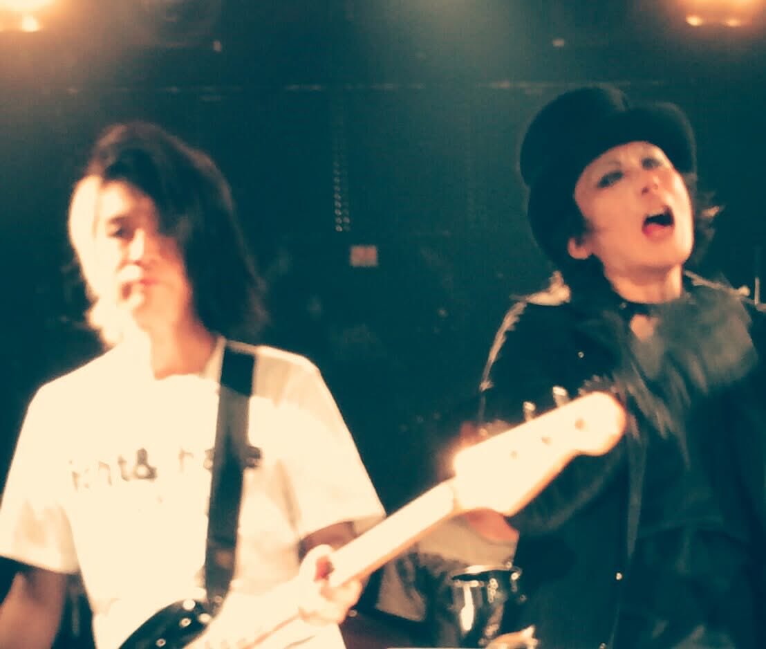 SexyRoseHARRY's tweet photo. 昨日はハラフェスにご来場の皆様、出演者及び手刀スタッフの皆様ありがとうございました。

危惧されていた台風もさほど影響もなく無事終えることが出来ました。

次回は未定ですが、決定しましたらまたよろしくお願いします。

終演後は懐かしメンバーにて原君のしょうもない話に花が咲きました♪ https://t.co/lliaU1wHAr