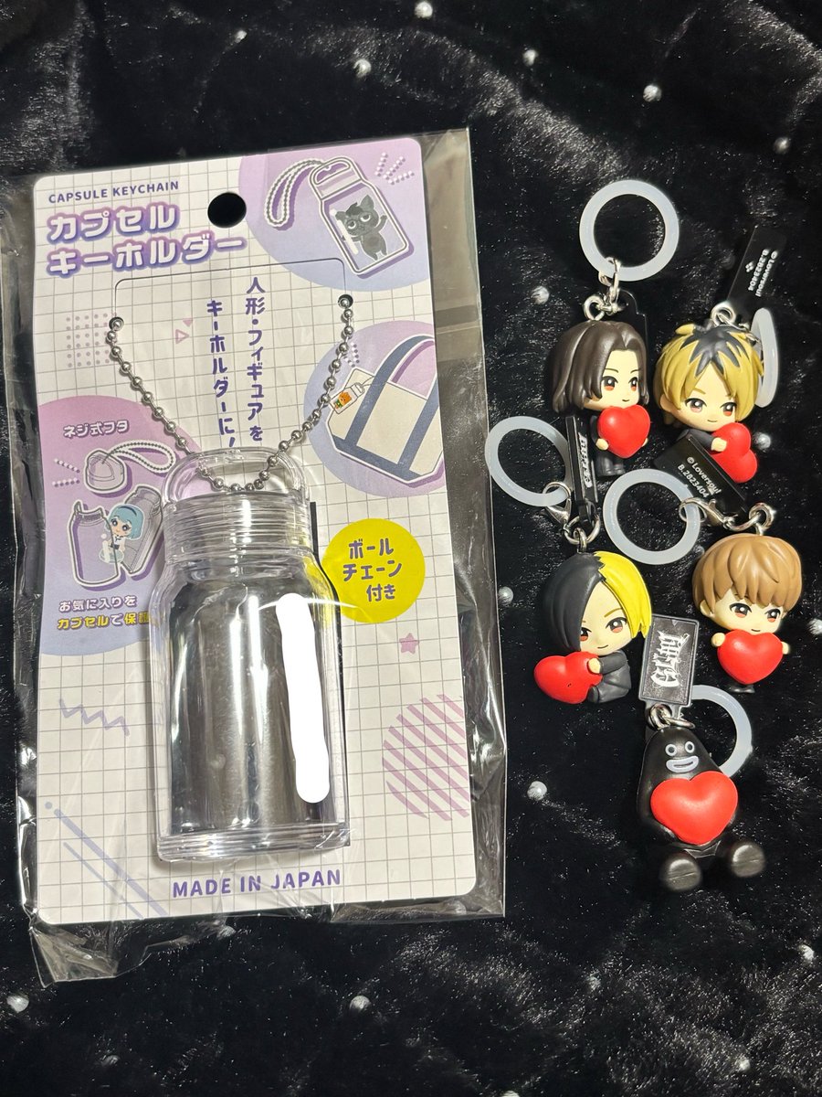 idoldolldoll's tweet photo. GLAYめじるしアクセサリー

普通に付けるのって限られてくるし
せっかくのミニサイズってことで
百均のワッツをブラブラしてたら
こんな物が！！！

GLAYが小瓶につめつめされてる😭❤️❤️
か、かわいい！！😇 https://t.co/AaGTw6jC2r