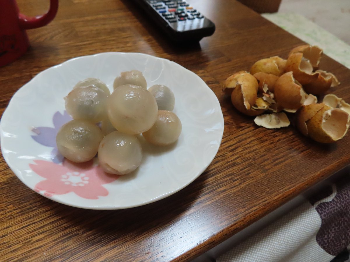 marco2bt's tweet photo. 私の大好きなローガン、もともと私は老眼ですからこの透明な実が大好きです。
申しておきます～老眼とは一切関係ありません。
おいしいですよ・・ https://t.co/Jzm5qDmV8d