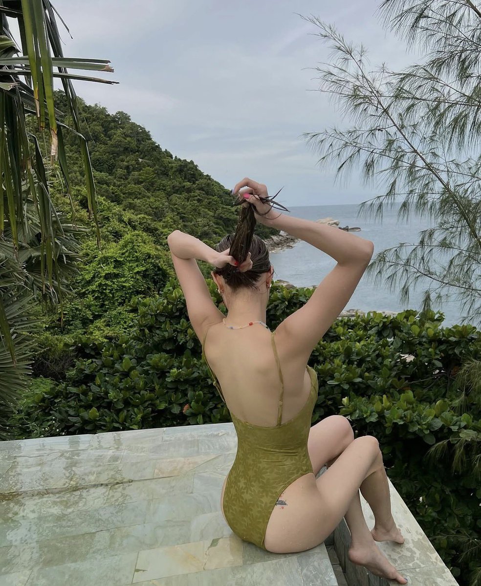 janxjingjing's tweet photo. can we talk about jingjing and her tatts tho??? 🥵🥵🥵 https://t.co/lpyOWEISxs