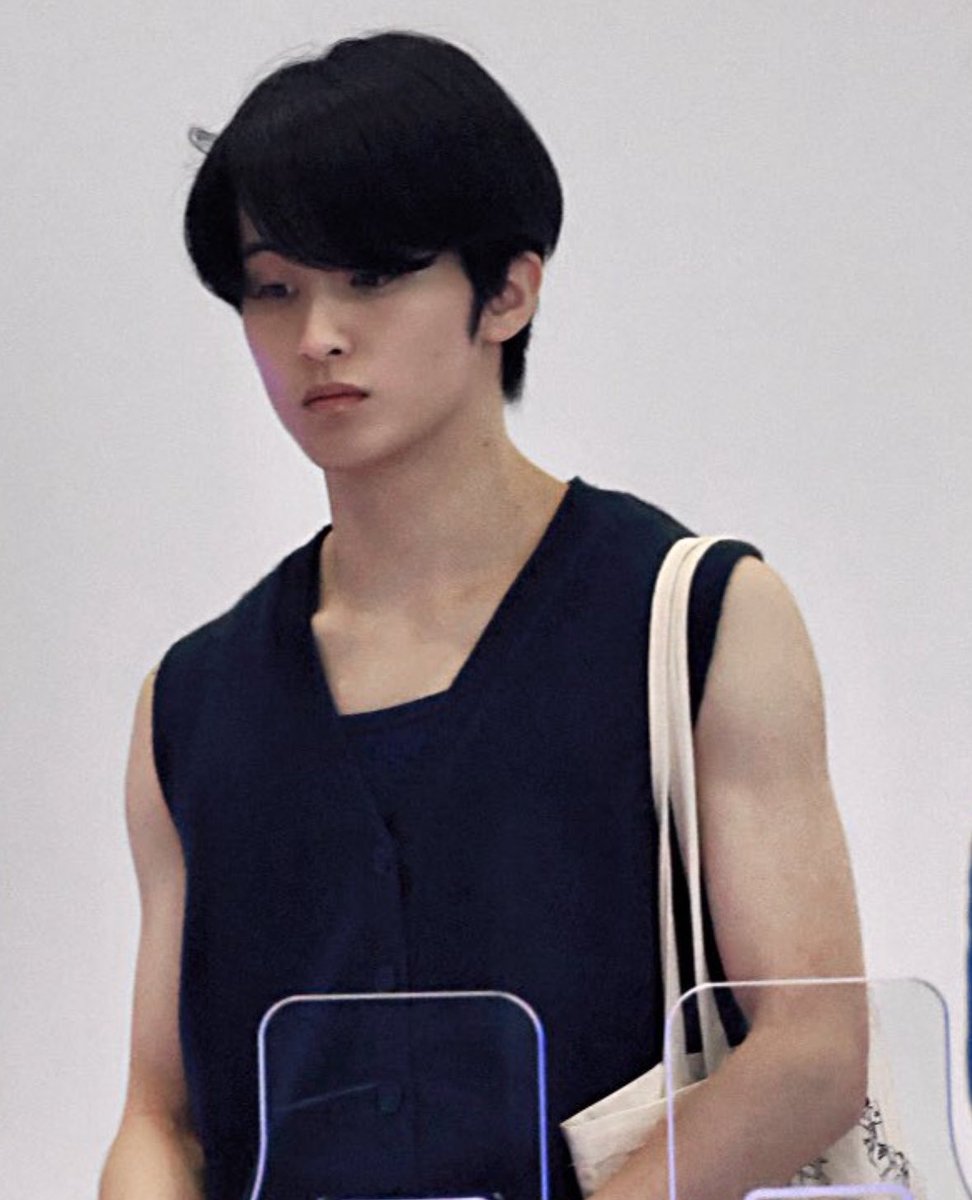 ozklhd's tweet photo. ใครทำ บอกแม่มา https://t.co/gKkCpo4HFk