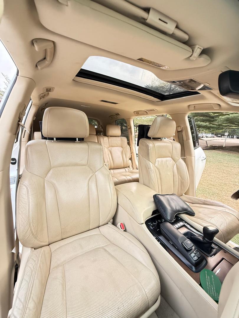 GospelTempleZ's tweet photo. XTRAORDINARY SALE 💯 🫱🏼‍🫲🏽 😌 

 🔥 2018 Lexus LX 570 
👽split power rear door.
💥5.7-liter V8 engine
⚡ full-time four-wheel drive.

Call 08105024726 for inspection 
 Serious Buyers please
Let's close the deal 🫱🏼‍🫲🏽
#carsforsale #Lexus https://t.co/Z2TgNnpR3I