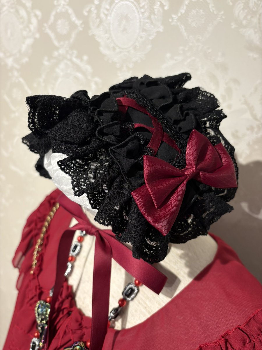 Apierrot_osaka's tweet photo. ゴスロリに合わせやすいアイテムたち🌟

【ATELIER PIERROT】　
Lace-up Frill Headdress　
ボルドー
¥5,280（税込）
🛒 https://t.co/b53ilSysG1

【Estrellas】
クロスビーズネックレス
¥2,970➡️¥2,673（10%オフ）✨
🛒 https://t.co/FraVv47AuK https://t.co/VCLR6IF7Ed