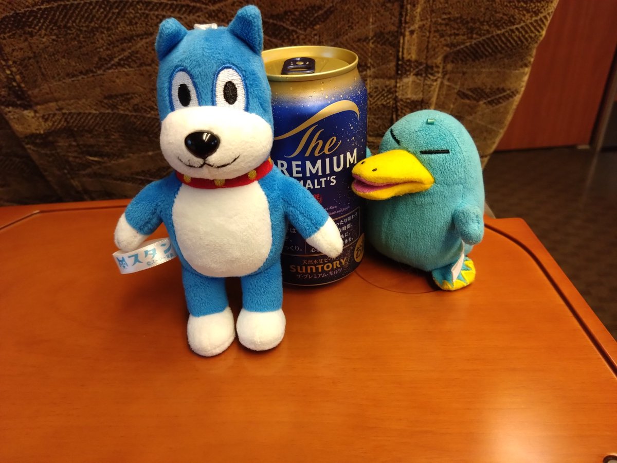 marusachu_624's tweet photo. 備忘録。
木曜日はお勤めお疲れ様の新幹線。今回は行きも帰りもさくらで快適でした☺️
新山口駅の連絡通路の垂直庭園。雨のだからか緑が生き生きしてました😄 https://t.co/obX6iRyu4u