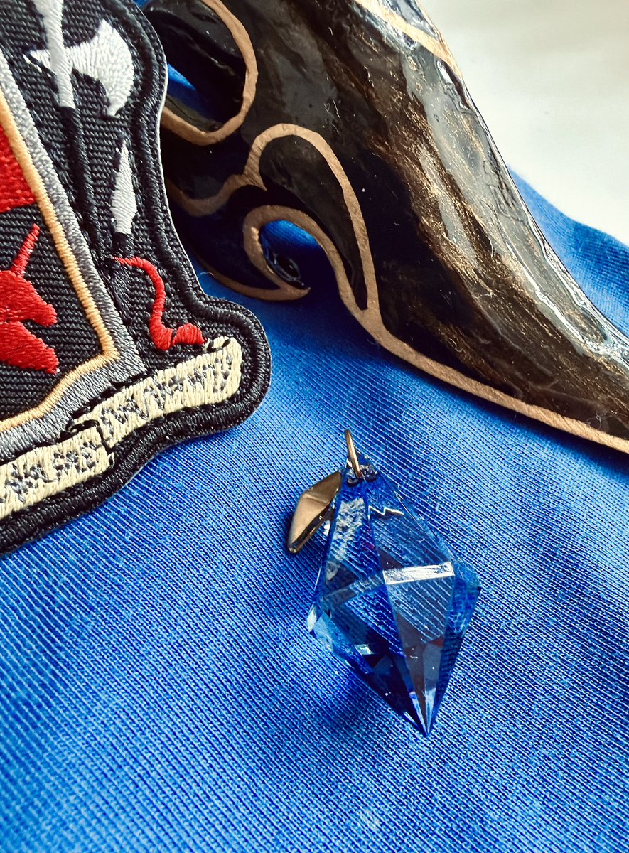 Aymeric_XIV's tweet photo. 그래도… 귀걸이를 보여주는 건 어렵지 않지… 마침 점심시간이니… https://t.co/XsCREZ5m7G
