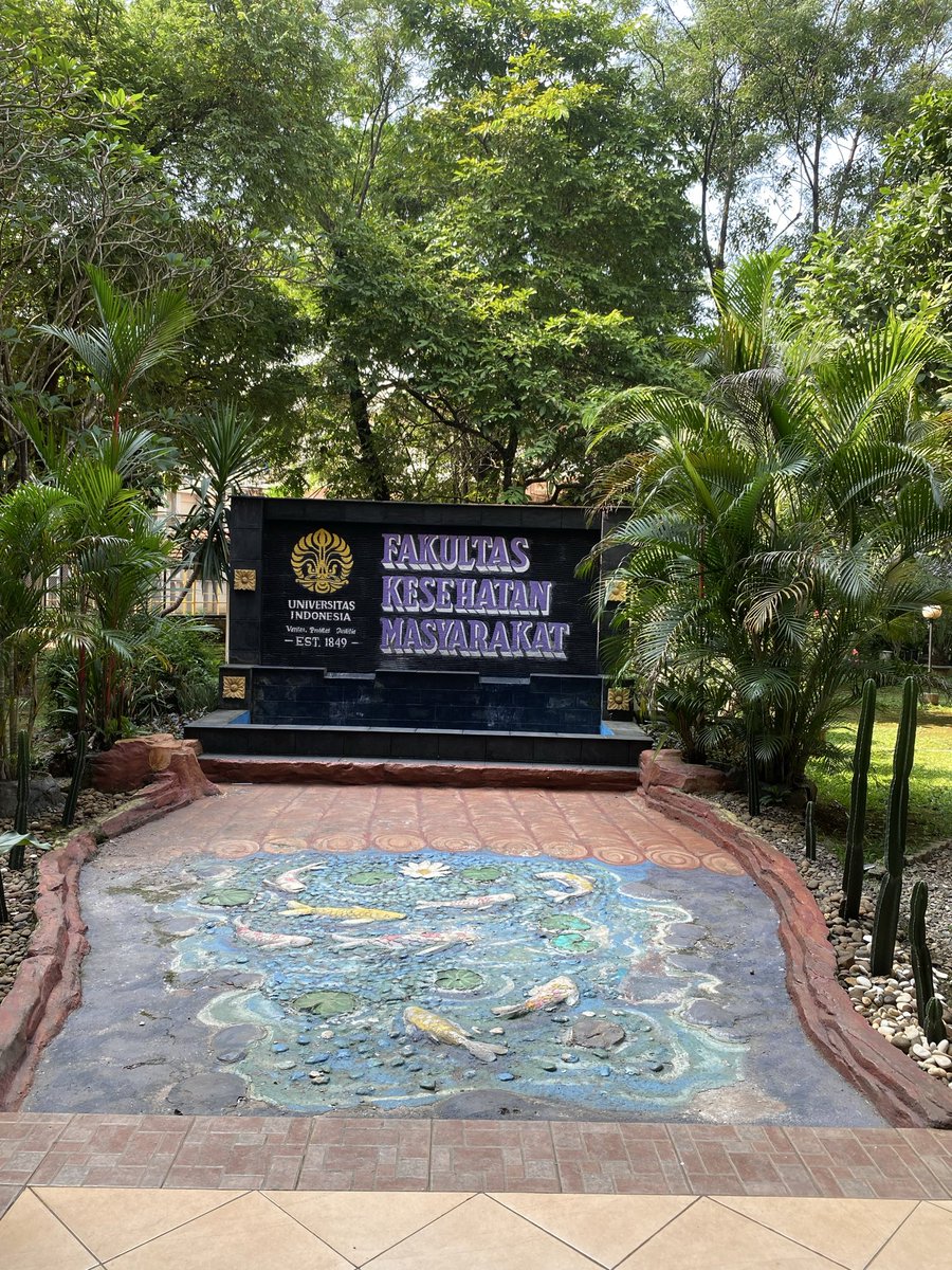 stauuning's tweet photo. morning walk to see my future department, may Allah grant our wishes to get accepted into our dream majors and univ 🤍💜 https://t.co/lDnhgsELRh