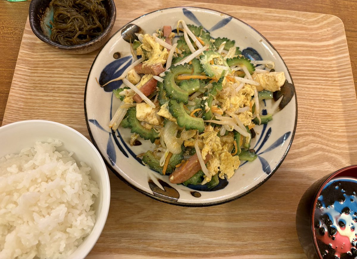 uripon12's tweet photo. 大阪駅でランチ
ゴーヤチャンプルー定食
大阪城音楽堂行きます https://t.co/AttvloymJD