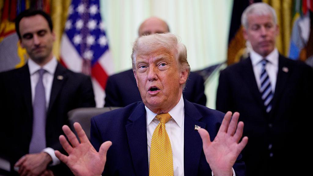 CryptoNewsC4You's tweet photo. 🚨TRUMP THREATENS 100% TARIFFS ON BRICS 

President Trump renewed his warning that BRICS nations could face 100% TARIFFS if they move to undermine the U.S. dollar by creating or backing an alternative reserve currency. https://t.co/7rwHRJEtF5
