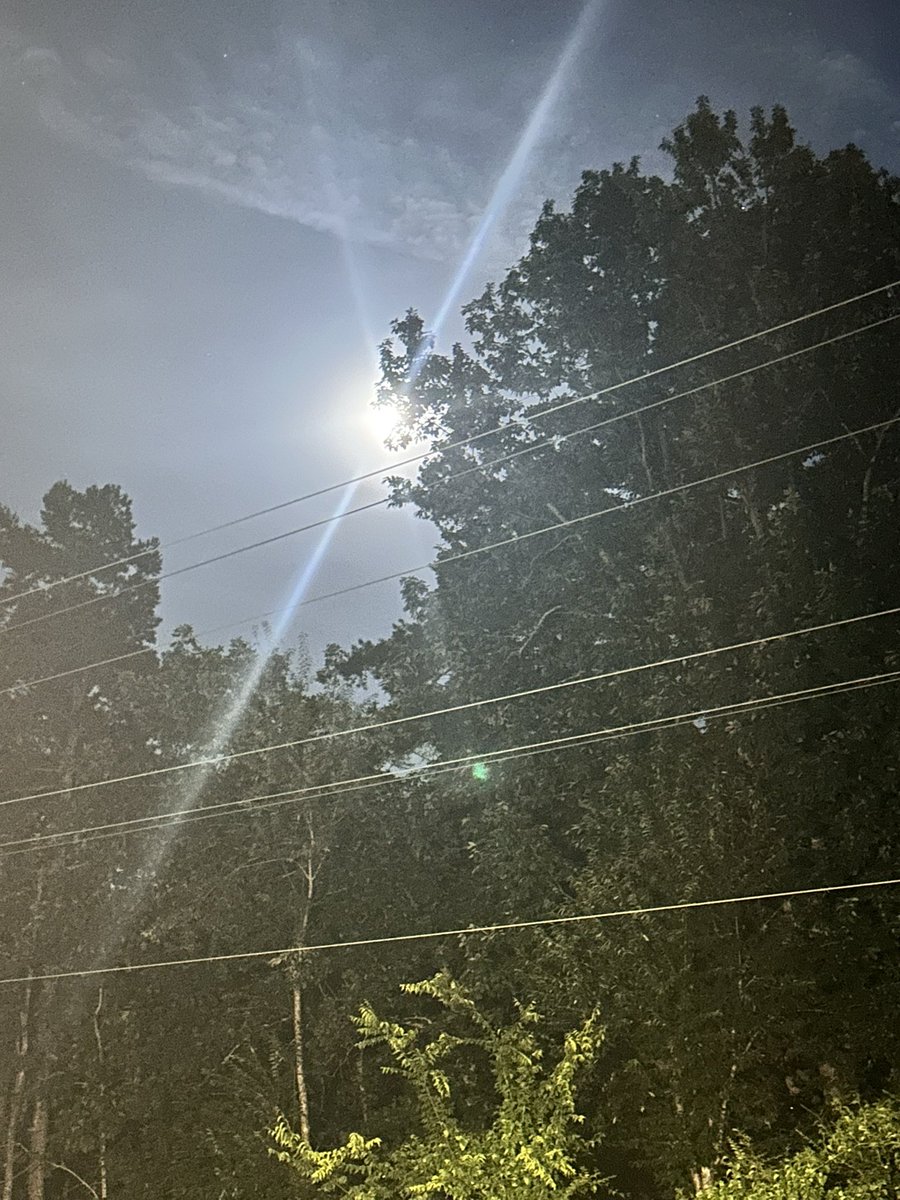 dubbed90s's tweet photo. The power lines just have to photo bomb the moon shot.  Still beautiful. https://t.co/Clnlo4eGjN