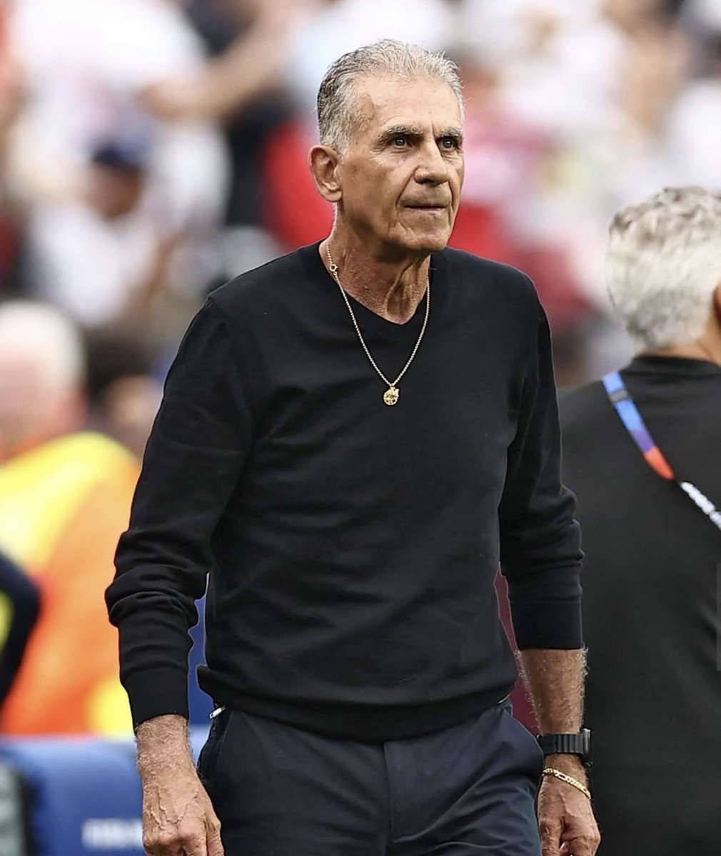 futebol_info's tweet photo. 😳🇬🇭 Carlos Queiroz, técnico de Gana, detona Copa do Mundo com 48 seleções:

“Para mim, o valor está nas coisas raras. O número de times nessa competição pode torná-la banal. Quando tantos se classificam, o valor ainda é raro? Discutível para mim, mas é só minha opinião.”

"Na América do Sul, o feito agora é não se classificar. Na Europa, quem não se classificou? As Eliminatórias perdem importância se ninguém se classifica. Deveria ser algo sério, difícil, competitivo. Mas hoje o dinheiro fala. Onde era futebol, agora é 'moneyball'.”

“Acabei de dizer aos meus jogadores que a Copa de verdade começa na próxima fase. O grupo é o aquecimento e a classificação é como o cartão de crédito: agora você tem que começar a pagar.”

🗞️ @TheAthleticFC 
📸 CAF | Seleção de Gana