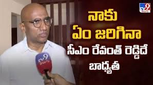 sravandasoju's tweet photo. నేరపూరిత, తీవ్రవాద ముఠాలను అణచివేయడంలో అత్యంత క్రియాశీలక పాత్ర పోషించి, నిరంతరం ప్రాణభయాన్ని ఎదుర్కొంటున్న @RSPraveenSwaero లాంటి నికార్సైన మాజీ IPS అధికారికి భద్రతను ఉపసంహరించుకోవడం కేవలం రాజకీయ కక్షసాధింపు మాత్రమే కాదు; అది @revanth_anumula పరిపాలనాపరమైన బాధ్యతారాహిత్యానికి, మరియు రాజ్యాంగం కల్పించిన జీవించే హక్కు Article 21 ను నిస్సిగ్గుగా ఉల్లంఘించడమే..!
రాష్ట్ర భద్రతా సమీక్షా కమిటీ (State Security Review Committee) రాజకీయ కక్షలతో ఒక విశిష్ట సేవలందించిన మాజీ పోలీస్ అధికారి రక్షణకవచాన్ని తొలగిస్తుంటే.. మరోవైపు ముఖ్యమంత్రికి సంబంధించిన ఎలాంటి అధికారిక హోదా లేని బంధువులు, సోదరులు మాత్రం ప్రభుత్వ ఖర్చుతో పూర్తి స్థాయి రక్షణను అనుభవిస్తుండటం అత్యంత జుగుప్సాకరమైన అధికార దుర్వినియోగం! @TelanganaDGP
భద్రతను తొలగించడం ద్వారా భయభ్రాంతులకు గురిచేయవచ్చని ముఖ్యమంత్రి భావిస్తే, ఆయన మూర్ఖత్వం, ఆయన దిగజారుడు రాజకీయం, మరియు ఆయన ప్రతిపక్షాలపై చలాయిస్తున్న అహంకారపూరిత అధికార దుర్వినియోగం మాత్రమే.
మీ అహంకారపూరితమైన, నియంతృత్వ బెదిరింపులు మీ అరాచక పాలనను ప్రశ్నించకుండా ఆర్ఎస్పీ (RSP) గారి గొంతును ఎప్పటికీ నొక్కలేవు.
పైగా @TelanganaCMO…మీ నిరంకుశ పాలనకు వ్యతిరేకంగా, మీరు గద్దె దిగే వరకు మేము ఇంకా అలుపెరగని పోరాటం చేస్తాం.
గుర్తుపెట్టుకోండి..! ✊🔥