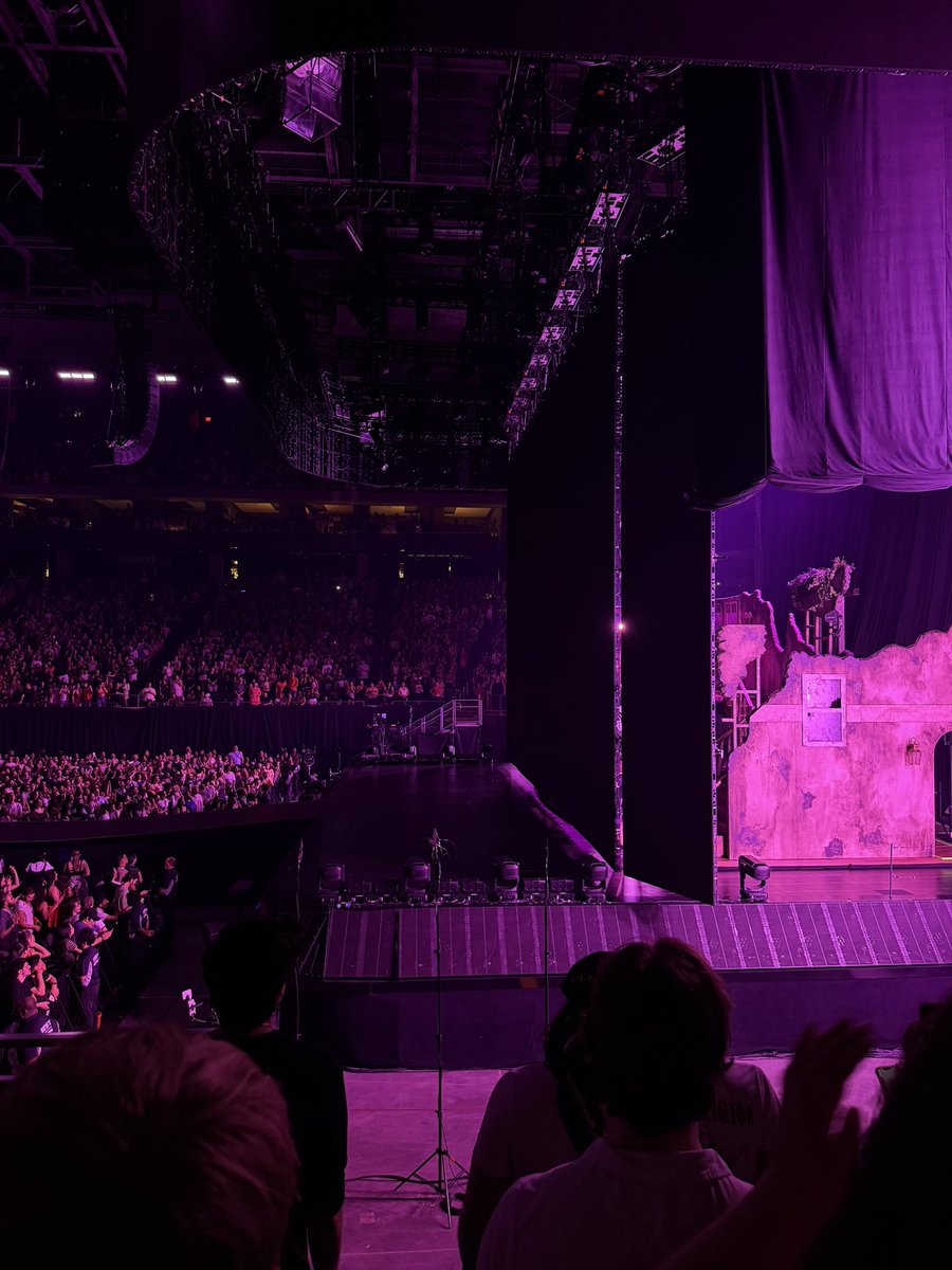 urnotsilly's tweet photo. my ‘obstructed view’ btw 😝 https://t.co/2E5zf40scr