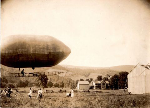 Astro_Cady's tweet photo. #OTD 6/28/1902: Aviation pioneer Glenn Curtiss took to the skies for his first flight in a Baldwin dirigible airship over Hammondsport, NY. A key moment for powered flight! 
https://t.co/IWpOmU0yxr 
#aviation #AviationHistory #GlennCurtiss #airship #flight https://t.co/k20yVofHm4