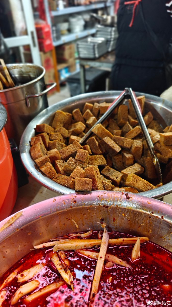 DubyaFoles's tweet photo. Tried the crispy Chinese stinky tofu from the stall down the street! Savory, spicy, and totally worth the street smell https://t.co/ep4o1fqdxg