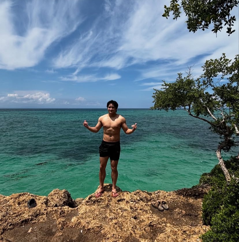 ur_1yana's tweet photo. lance justin in cebu 🌊 https://t.co/0ZWE2V5lez