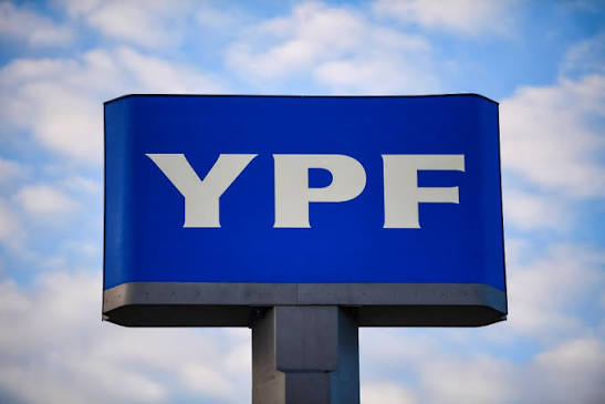 NigliaMaria's tweet photo. El PUEBLO no debe olvidar que los Directores de YPF cobran anualmente U$S 954.000 dentro de los cuales se encuentran Guillermo Franco y Lisandro Catalano !!!
https://t.co/B20FUSx8Vm https://t.co/ykEAQXL0wL