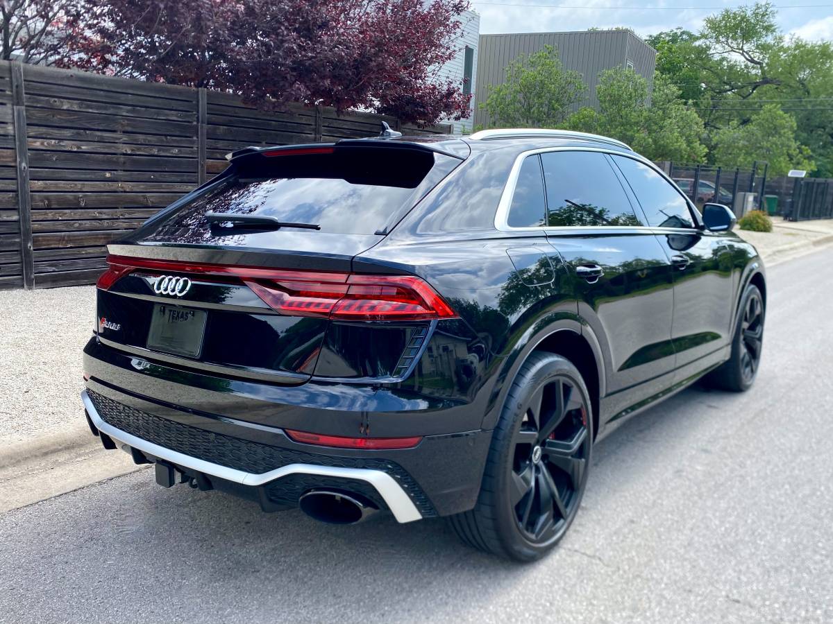 AnalogGold's tweet photo. No we have urus at home. The Urus at home. Cars is gorgeous. https://t.co/46Jt5ejNVm