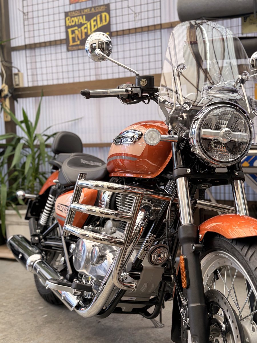 RidersLandYOYO's tweet photo. 【ROYAL ENFIELD  TOKYO  NORTH】
丸目のライトに丸っこいタンクが
可愛らしいですね。
series name:METEOR350 Sundowner Special Edition

#ROYALENFIELD ⠀
#ロイヤルエンフィールド⠀
#ROYALENFIELDTOKYONORTH⠀
#RIDERSLANDYOYO ⠀
#ライダースランドヨーヨー ⠀
#ロイヤルエンフィール東京北 https://t.co/RXv30Z1PTw