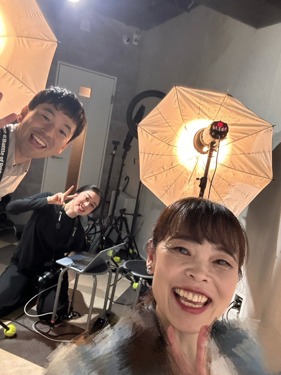 36genius1's tweet photo. Mura.画演劇研究会2026
「#水平線の歩き方」

昨日はビジュアル撮影でした！
カメラマンはいつもMura.画のチラシのデザインもしてくれてる杉田のぞみさん@nznz_mi_0825 📷
素敵な写真がいっぱい撮れました！
近々SNSでも公開しますのでお楽しみに😊

そして7月26日(日)12:00〜Aチームの千秋楽がチケット完売しました！
まだ1ヶ月も先なのに沢山のご予約誠にありがとうございます🙇‍♂️

他の回も徐々にお席埋まり始めてますが、まだまだご予約できますので、是非観に来ていただけたら嬉しいです☺️

今日も稽古。
いい作品をお届けできるように頑張ります🏉

チケットのご予約はこちらからか村上までご連絡ください。
https://t.co/xWfDHObCeq

#ムラエ劇研2026