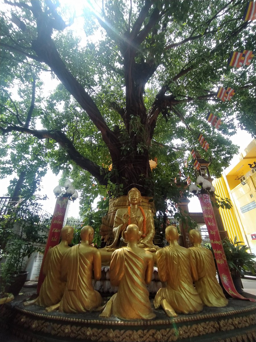 CHANSOUKNOSU's tweet photo. ビエンチャンにあるベトナム寺 https://t.co/0OZpvNLKUZ