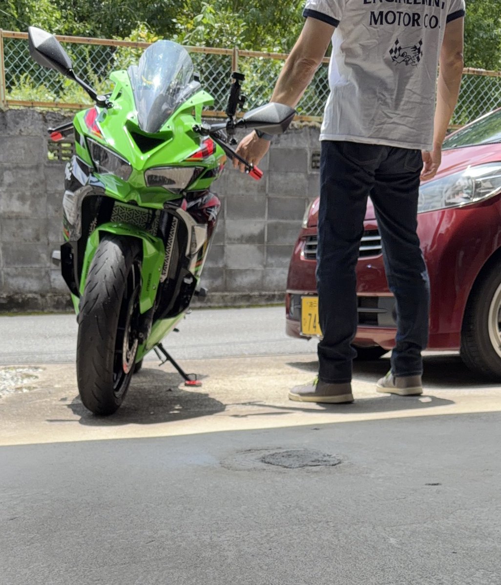 天気もいいし、少し出掛けますか。 🏍️⚡️ #zx4rr #kawasaki