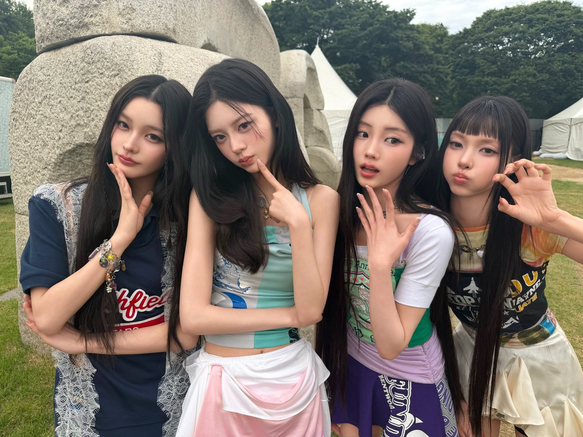 ILLIT_official's tweet photo. 2026 Weverse Con Festival 💗 ILLIT Behind

#ILLIT #아일릿 #WeverseConFestival https://t.co/LsXP3QGRra