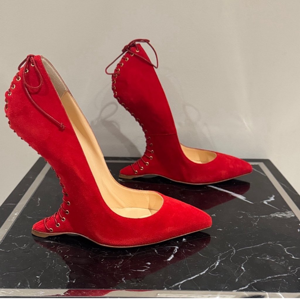 imalonzobitch's tweet photo. These Louboutin with a fanci club corset >>> https://t.co/QFMmIrDMcD