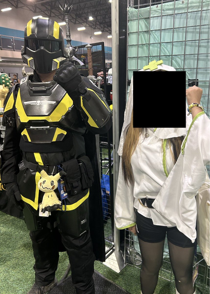 HellThatDiver's tweet photo. Guess who I ran into during my convention https://t.co/BZESSsbWdb