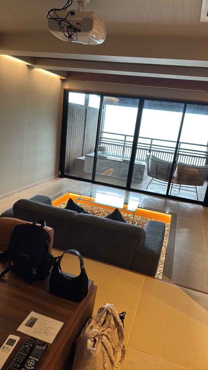 ha986_'s tweet photo. 旅館行ってきたんだけど、部屋と風呂がめっちゃ良かった https://t.co/zLikxlKS3V