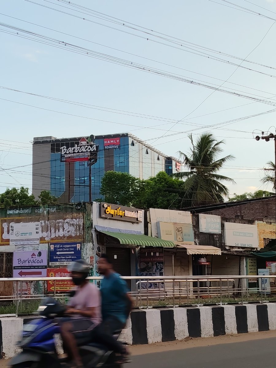 UpdatesTanjore's tweet photo. 🏢 The HAMLY TOWERS building signage is now in place. 👌🏻✨
#Thanjavur's upcoming 3rd Tech Park. Looking forward to its official launch and the opportunities it will bring, further strengthening the city's growing commercial and IT ecosystem.
#Thanjavur #HamlyTowers #TechPark https://t.co/mC74MeB15H