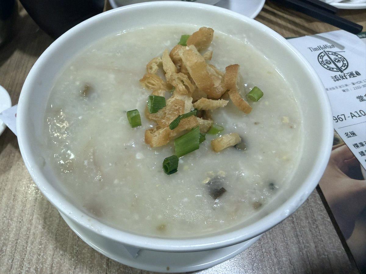 R_soooooon's tweet photo. 去機場前一定會去香港站上面的添好運食午餐😋 佢哋嘅點心水準好穩定，次次都無伏 👍 https://t.co/6TVkp4UbhD