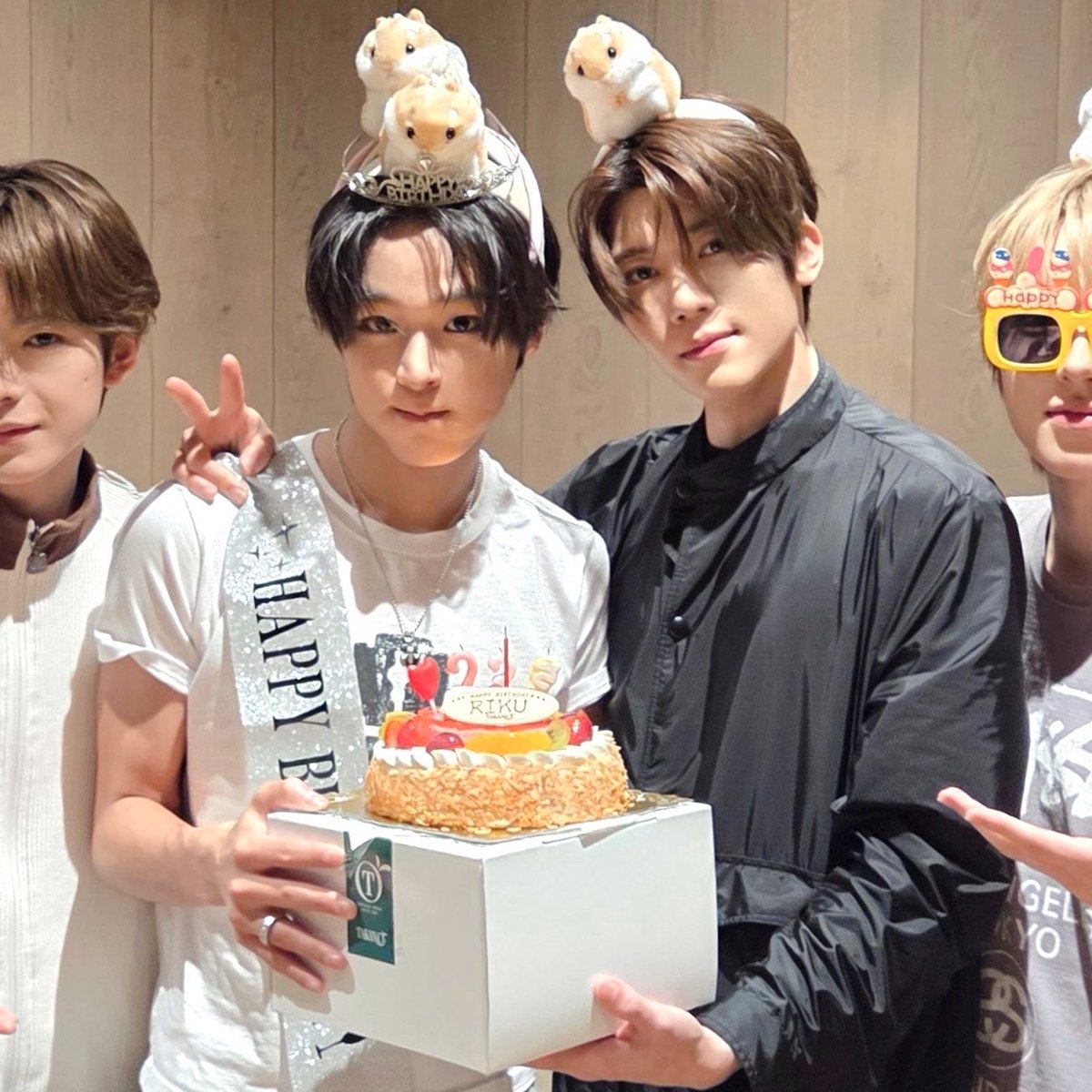 Kuriii_3's tweet photo. 위에 햄 달고찍으니깐 더 햄 같음🫪 https://t.co/IJYWMVaQPv