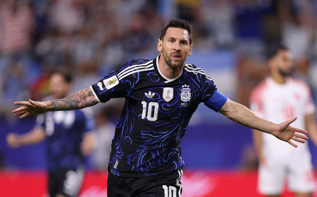 ActuFoot_'s tweet photo. 🚨🚨 RECORD ! LEO MESSI 🇦🇷 DEVIENT LE PREMIER JOUEUR DE L'HISTOIRE À MARQUER DANS 7 MATCHES DE COUPE DU MONDE CONSÉCUTIFS !!! 🏆

⚽️ vs Jordanie
⚽️⚽️ vs Autriche
⚽️⚽️⚽️ vs Algérie
⚽️⚽️ vs France
⚽️ vs Croatie
⚽️ vs Pays-Bas
⚽️ vs Australie https://t.co/lbAAoKO84U