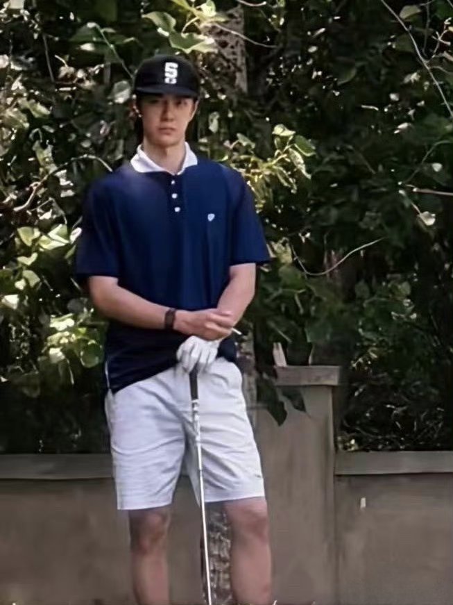 justkayyy38's tweet photo. DAMN WANG YIBO 🥵🥵🥵🥵 https://t.co/bA0DKlJ3Q5