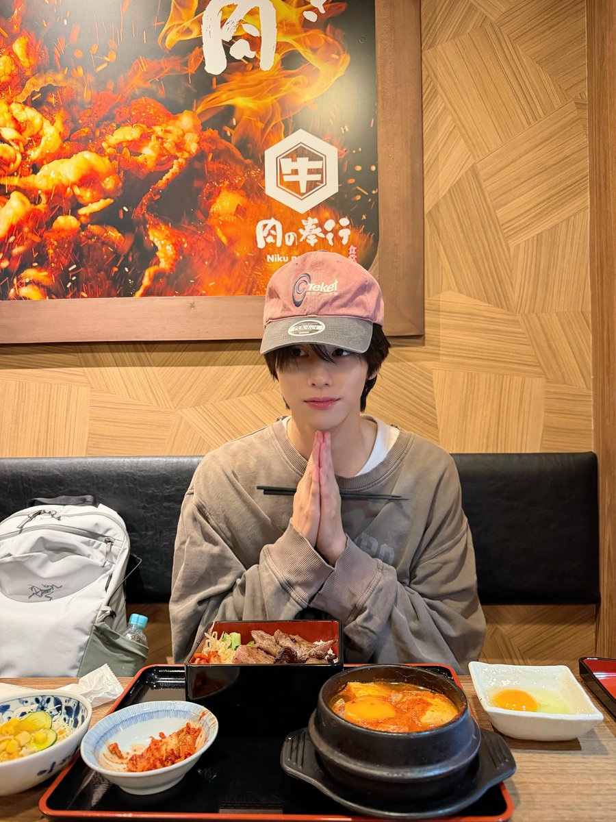 fuu__cha's tweet photo. こきオフショありがと〜🫶
花が似合う男ってこきのことだと思う🙂‍↕️💐
しっかりグローグーと写真撮ってるとことかもぉかわいすぎる！！！
今日も今日とて最高の癒しだよ！大好き💗
 #山下幸輝 https://t.co/KTjAEbJUf9
