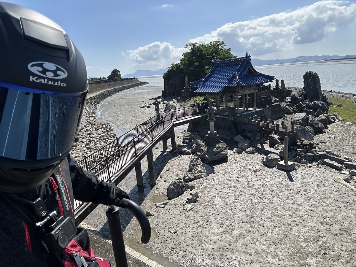 BitRider2's tweet photo. 午後からスカッと晴れたのでZ125を洗車しパワースポット水島へ✨人ぼちぼち来てました☺️芦北から万葉の景勝地巡り等良いかもですね〜☝️

看板の根元が腐食で折れ堤防に寄っ掛かってました😂住んでるからあんま気にならんけど遠くから来たなら残念って思うかも…💦頑張ろう八代市👍 https://t.co/OEV69N7sy7