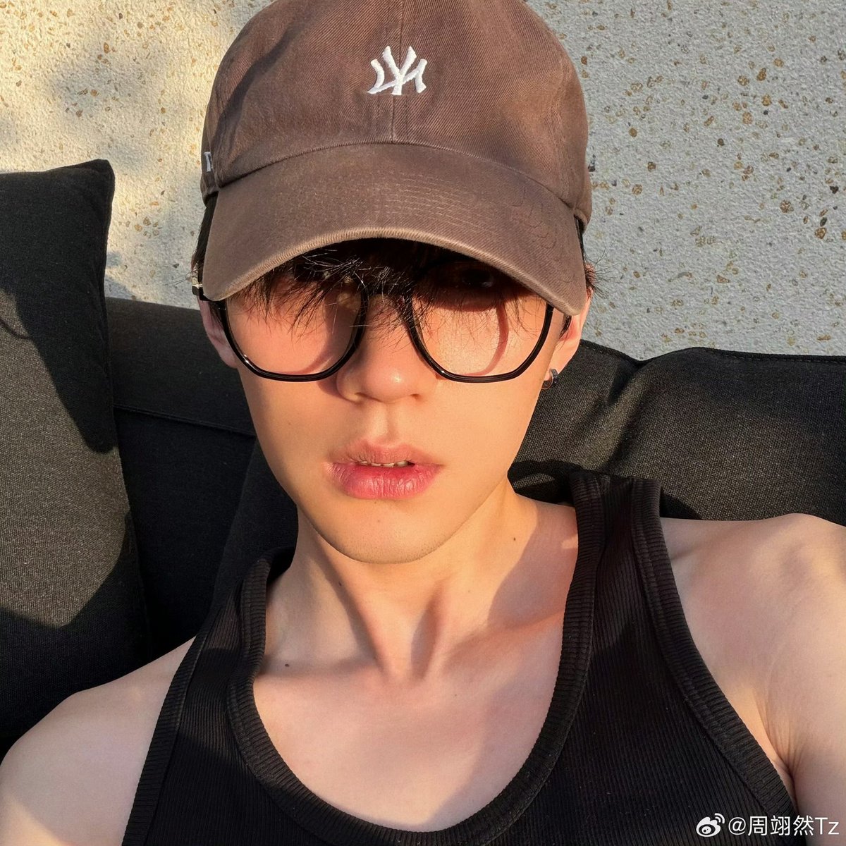 zhouyiran_thai's tweet photo. [📸] 260628 | ZhouYiran Weibo Update 

สัปดาห์นี้ขอแวะมาเป็นนักท่องเที่ยวก่อนนะ 

🔗 https://t.co/lcLwYI8c8N

 #Zhouyiran #โจวอี้หราน #周翊然 https://t.co/bvbBLbKl9s